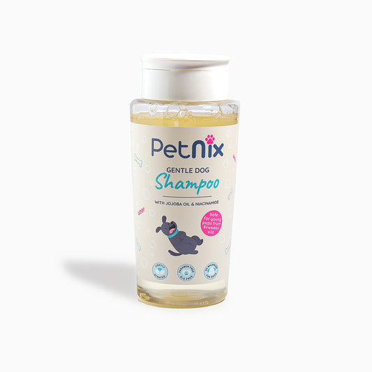 Soothing plant-based shampoo for dogs with sensitive coats.
